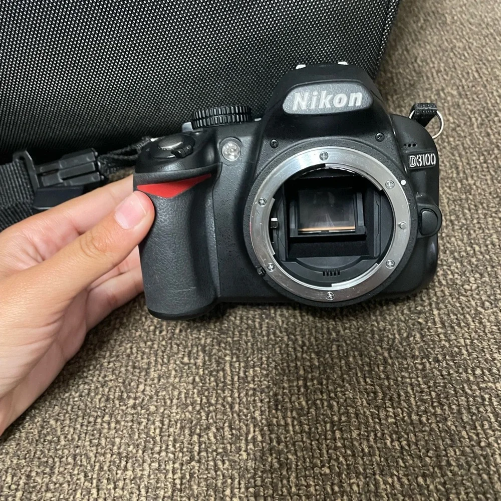 NIKON D3100